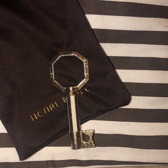 henri bendel Accessories - Henri Bendel Key Holder, Rare! fire sale